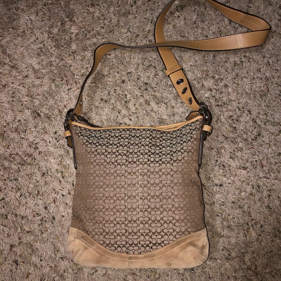 Authentic Coach tan signature C crossbody bag - Picture 3 of 9